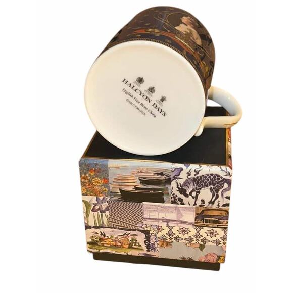 Halcyon Days Queen Elizabeth The Longest Reigning Monarch China Bone Mug NEW - Picture 6 of 6